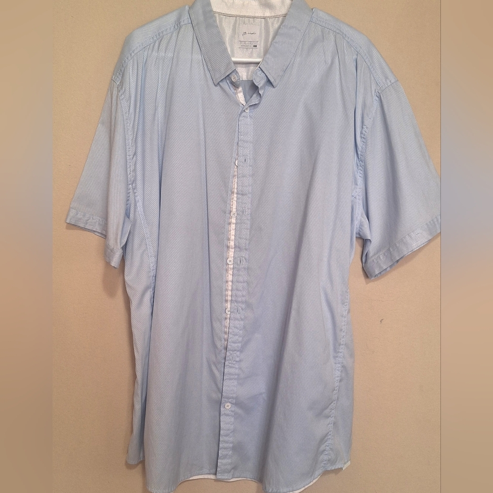 Men's Light Blue Short-Sleeve Button-Down Shirt